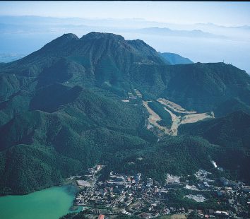 温泉岳