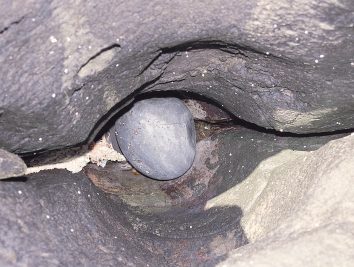 斑島玉石甌穴