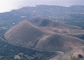 鬼岳火山涙産地