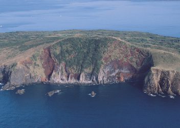 嵯峨島火山海食崖