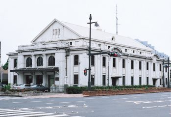 佐世保市民文化ホール（旧海軍佐世保鎮守府凱旋記念館）