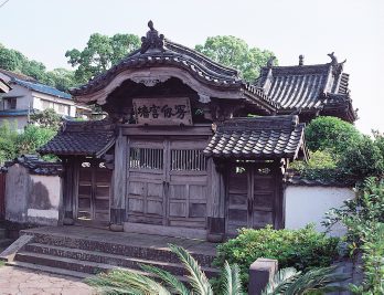 中島聖堂遺構大学門