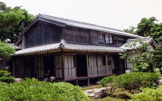 大曲公家住宅（主屋、石段及び石垣）