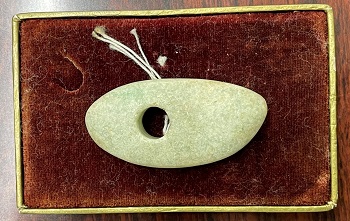 狸山支石墓群出土ヒスイ製大珠