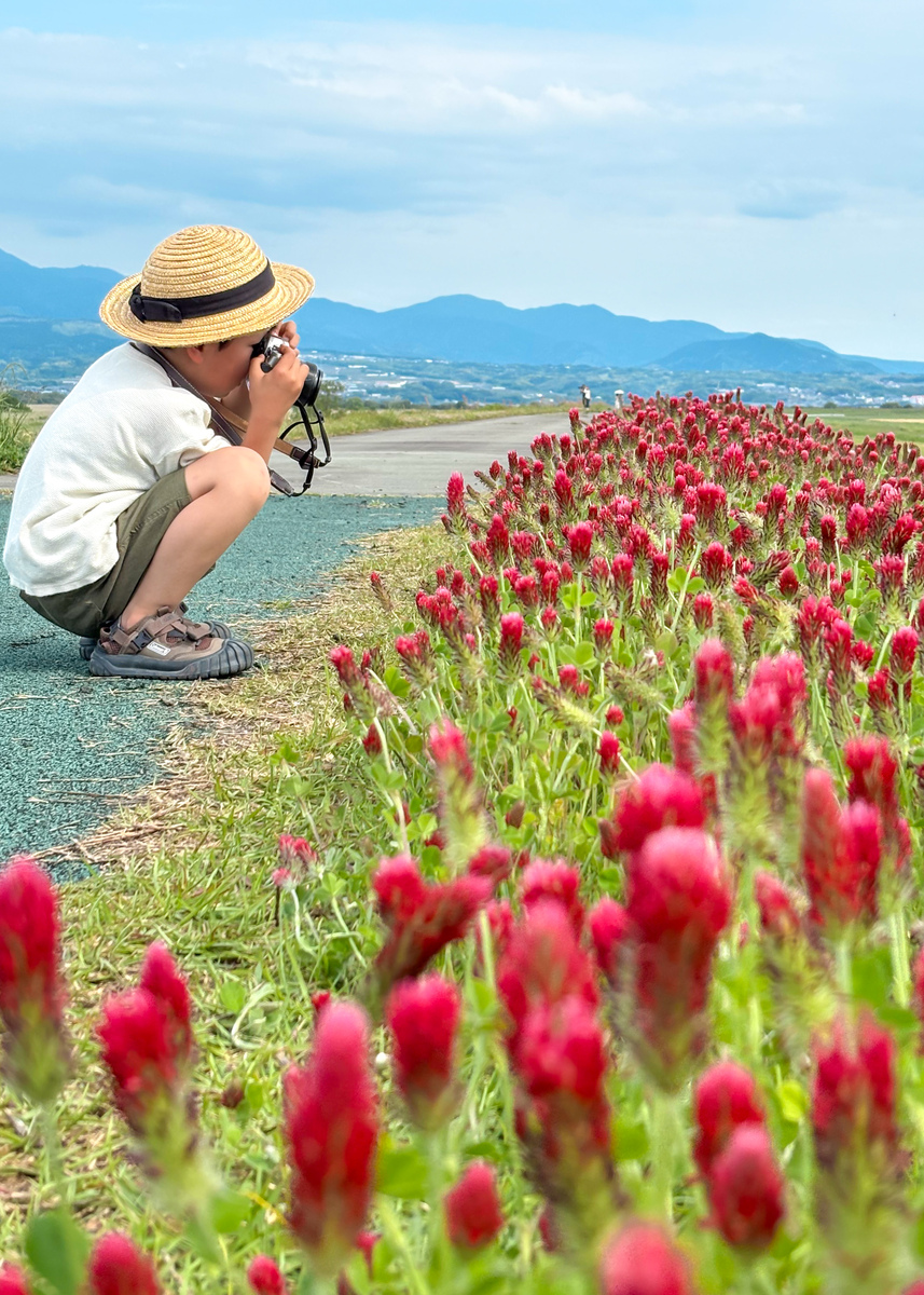 R8フォトコン_最優秀賞『小さなカメラマン』.jpeg
