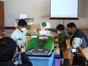 ミニ模型で土石流を学ぶ