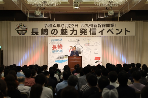 イベントで挨拶を行う大石知事