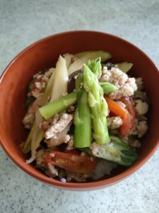 夏野菜の丼ぶり完成写真