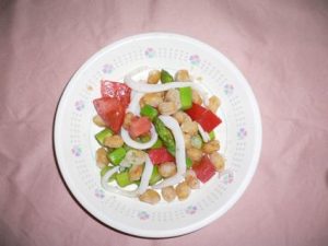 大豆とアスパラガスのサラダの写真