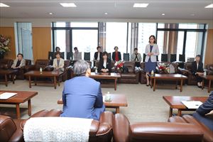 看護の日_表彰者あいさつ_R