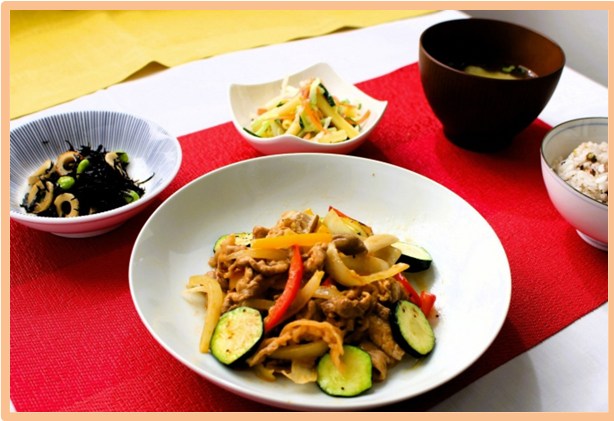 ①夏野菜と豚肉のソテー