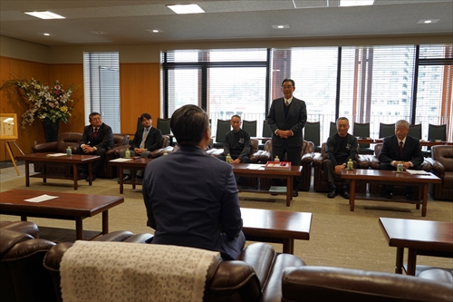 知事と幻の高来そば振興協議会の皆さん _R