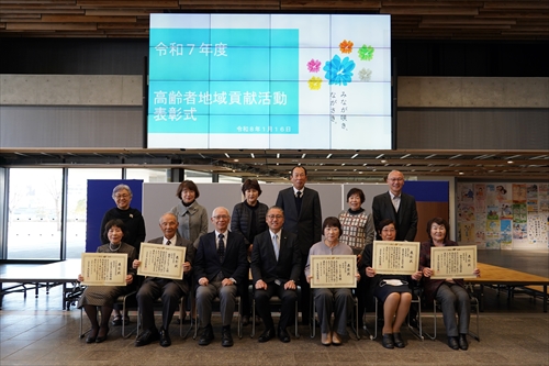 知事と受賞者の記念撮影_R