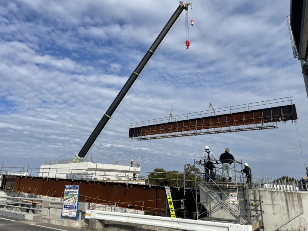 2号橋上部工架設様子その②
