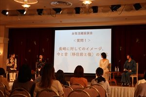 座談会の様子（全体）_R