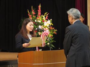 【公式ウェブサイト用②】賞の授与シーン１_R