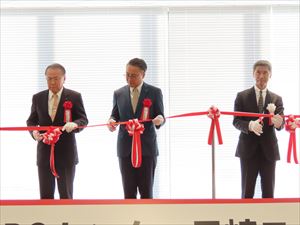 テープカットの様子_R