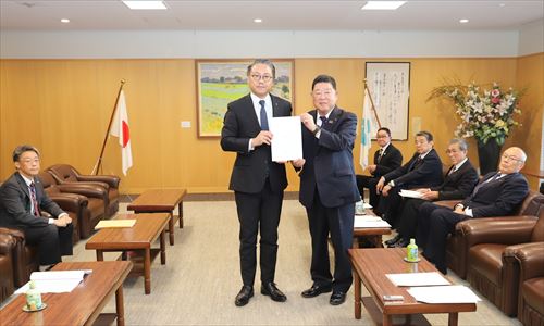 要望書手渡し（IMG_1675）_R