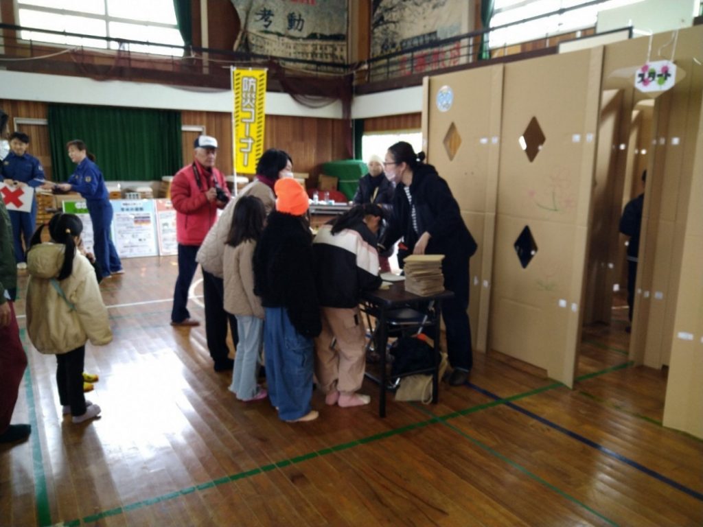 段ボールハウスを使った迷路