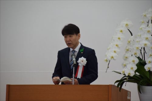 知事訓示を読み上げられる_R