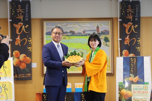 長崎びわ贈呈_R