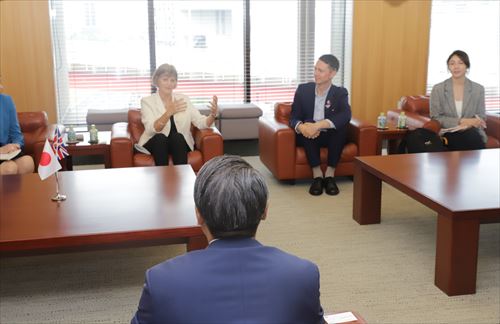 表敬訪問の様子_R