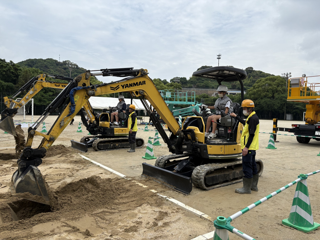 バックホウ試乗体験