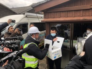 モザイク処理後_特区受取の様子