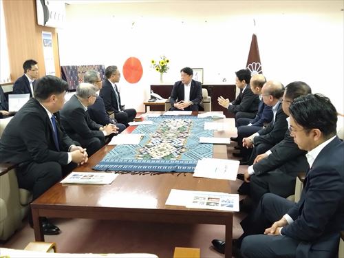 自由民主党 小野寺政務調査会長へ説明2_R