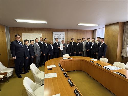 自民党への要望書手交_R