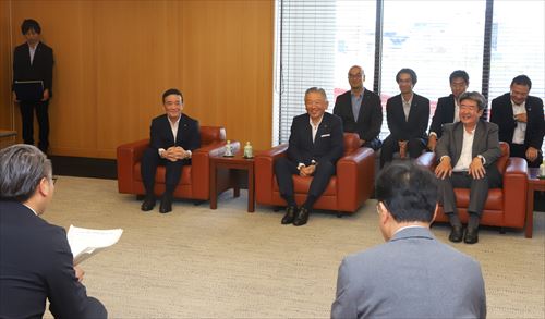 協定締結式の様子