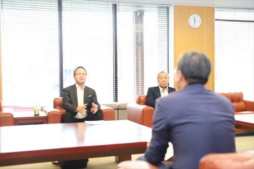 表敬訪問の様子_R