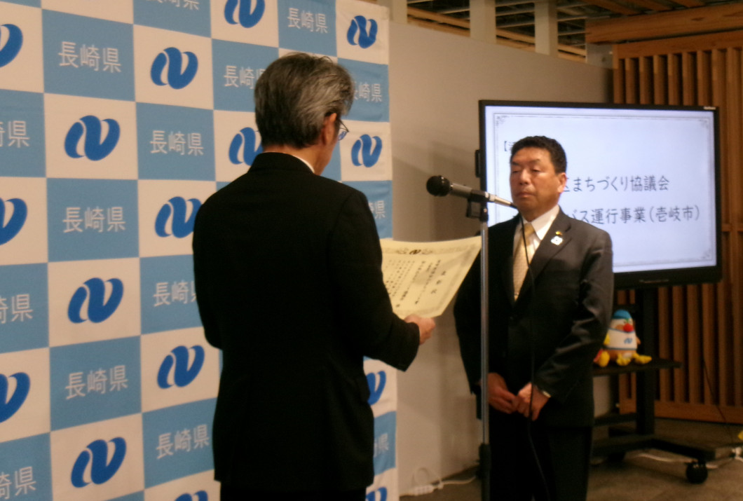 ①初山地区まちづくり協議会_表彰状授与